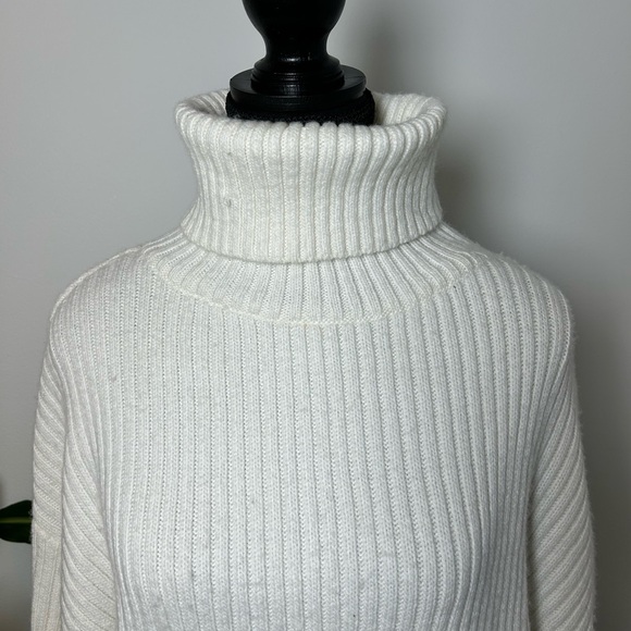 H&M oversized turtleneck sweater - Picture 3 of 6